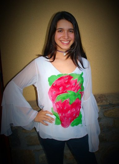 Blusa de seda con fresas