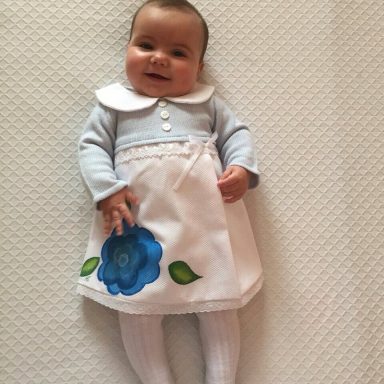 Vestido de bebé pintado a mano