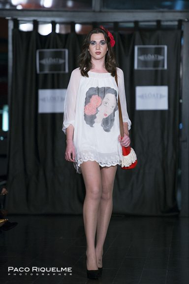 Vestido de seda con cara